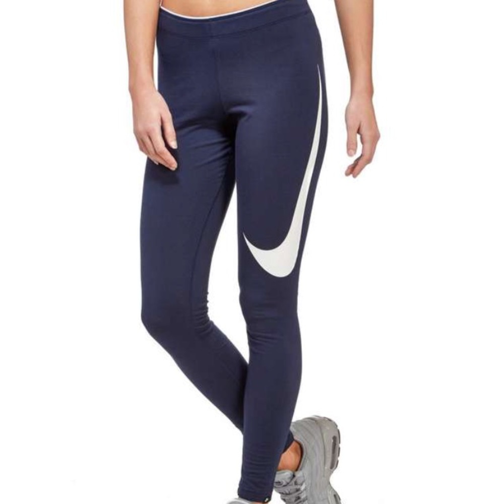 Black nike swoosh leggings